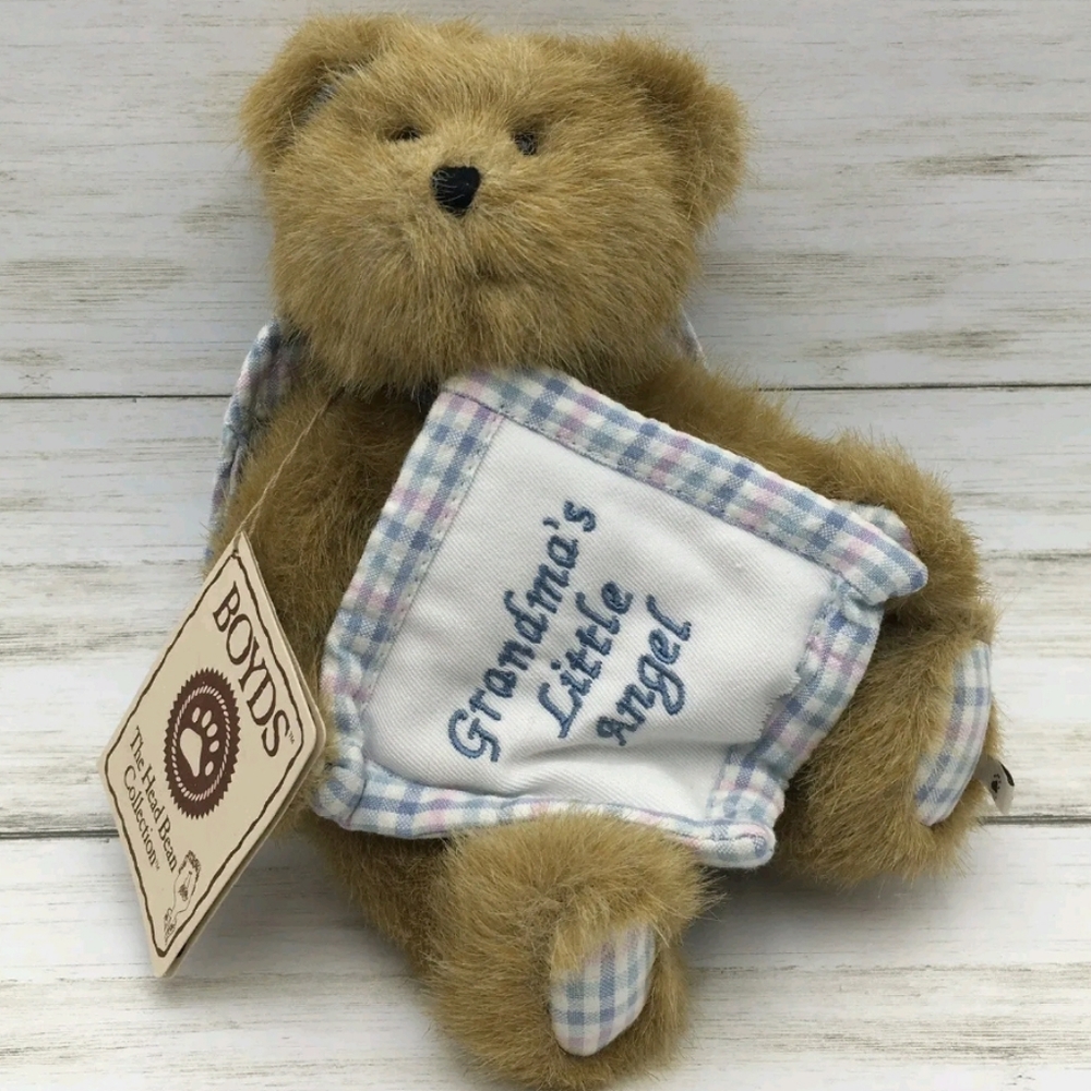 This Boyds Bear Lil' Angel is the perfect addition to your collection! With its